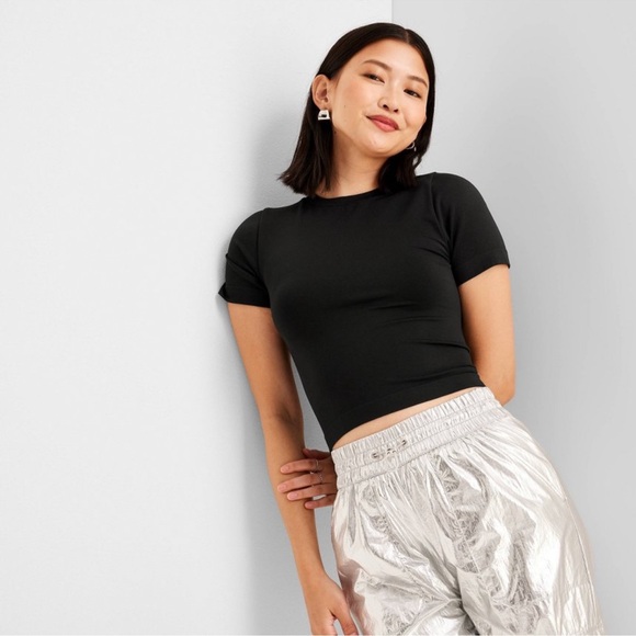 NWT Women's Slim Fit Short Sleeve Baby T-Shirt - A New Day Black L - Picture 3 of 8